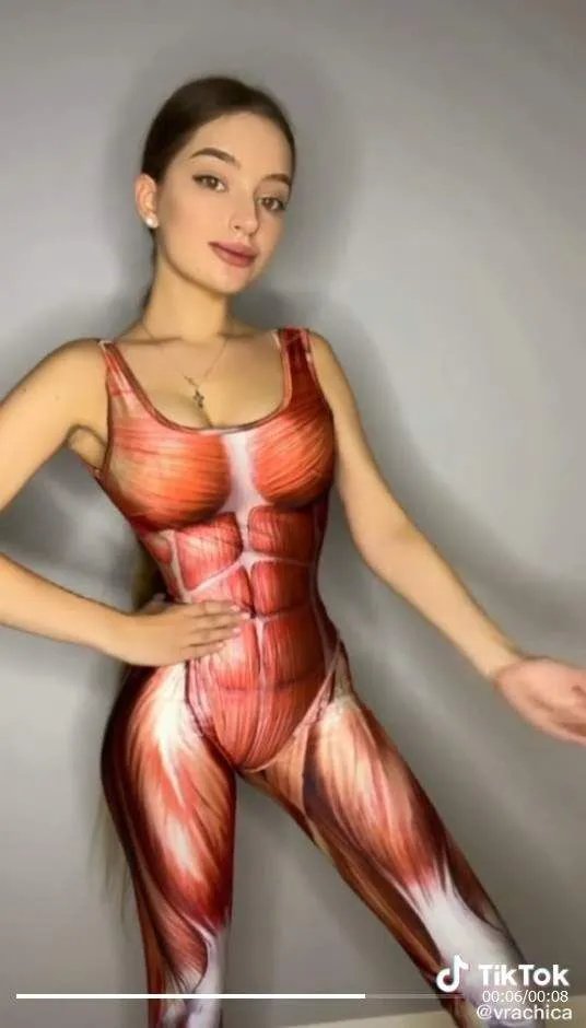 乌克兰正妹晒“露骨”照片走红 另类的福利美照