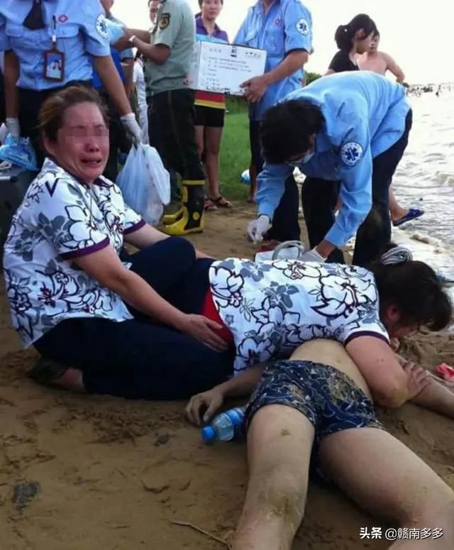 为什么有些溺水死亡的人被人拉上来胳膊和腿都是卷曲着的？