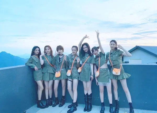 何洛洛回复王艺瑾，发生了什么事？