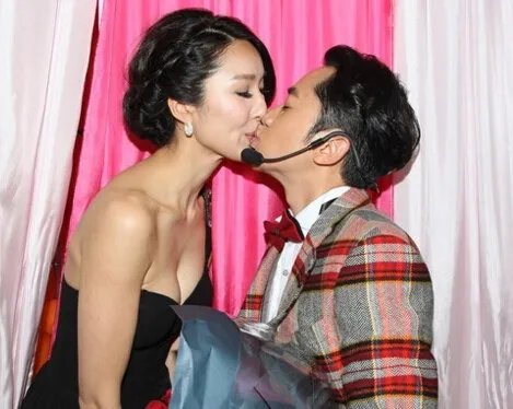 王祖蓝大赞李亚男图片曝光 秀恩爱遭深扒