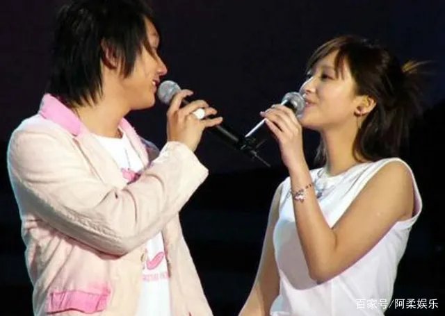 街头和韩寒热吻，被林俊杰下跪求婚，金莎现状如何？