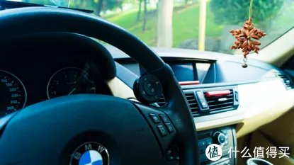 车载后装HUD 篇一:像开战斗机一样去开车—百路达HUD开箱及简评