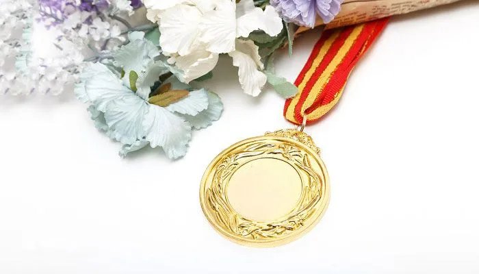 奥运冠军的金牌主要材料是什么