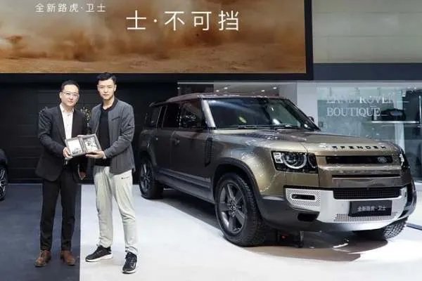 售价超200万的路虎揽胜还有最奶爸的路虎卫士,谁才是你的菜？