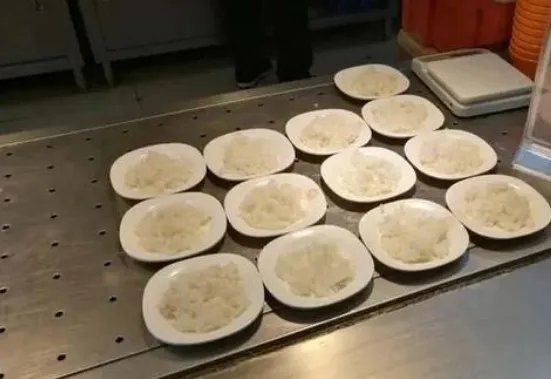 大学食堂推出1毛钱米饭，推出的意义是什么？