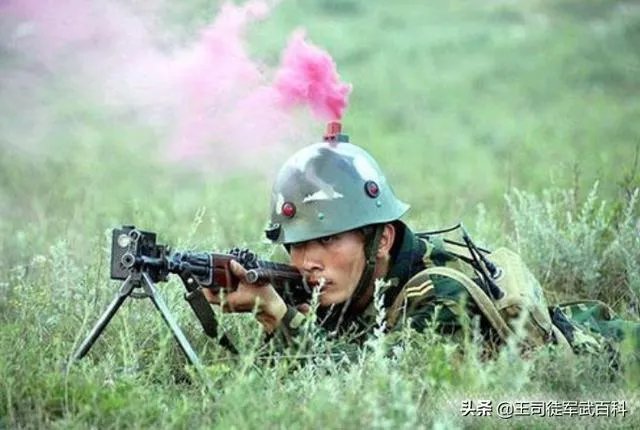 演习时用的空包弹，中弹后为什么会冒烟？