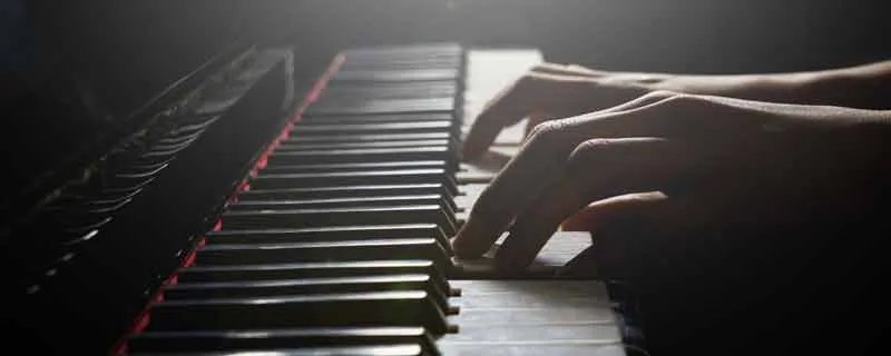 钢琴的黑白键宽度