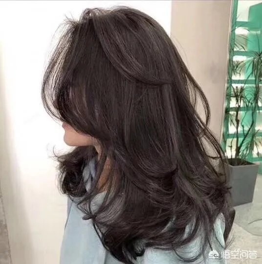 每次去做造型感觉都很好看，想知道理发师一般都会用什么牌子的卷发棒啊？