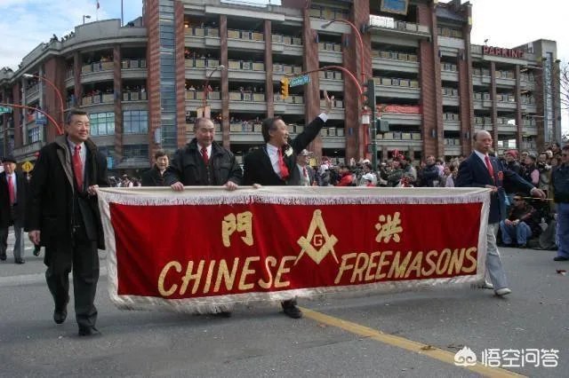 清明节在坟上挂上纸钱，鲜花除了寄托哀思外还有别的意义吗？