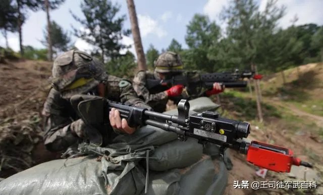 演习时用的空包弹，中弹后为什么会冒烟？