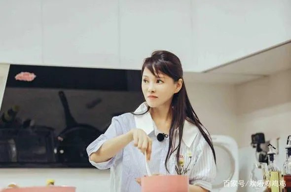 他是毁掉庾澄庆家庭的真凶，殴打伊能静，如今还是一个人生活，他是谁？