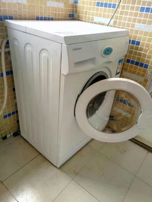 海尔洗衣机水位传感器在哪里