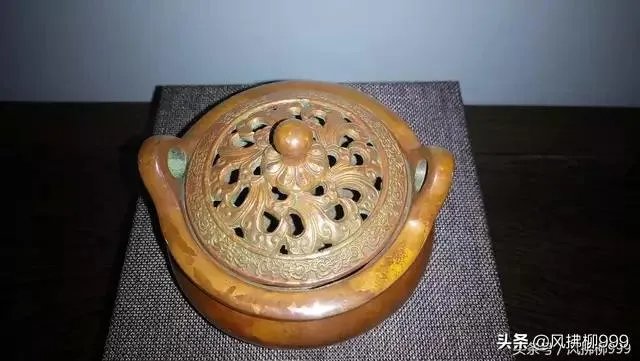 为什么有些人收藏了很多假的藏品，还很自信的朋友们欣赏？