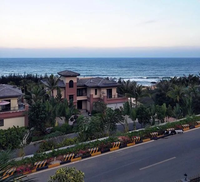 我有个疑问，买了滇池别墅，被拆后原来付的款能不能退回？