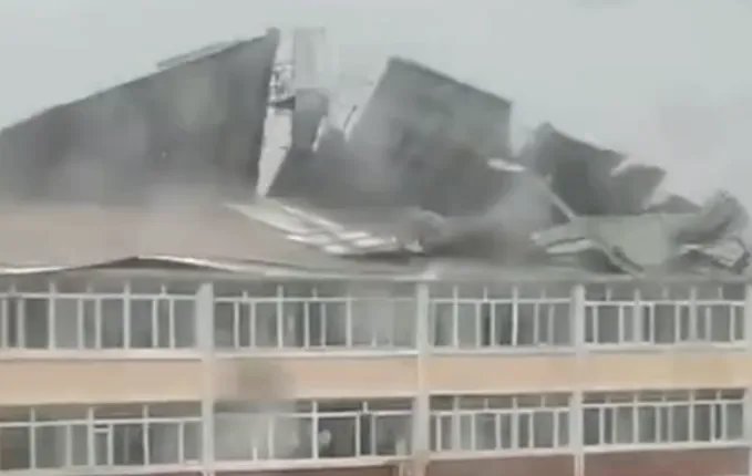 吉林珲春一房屋屋顶被台风掀翻是否造成人员伤亡？