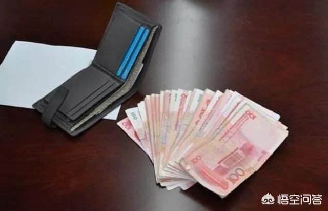 的哥捡到3万包归还时要求打表，结果遭到失主投诉，你会站谁一边？