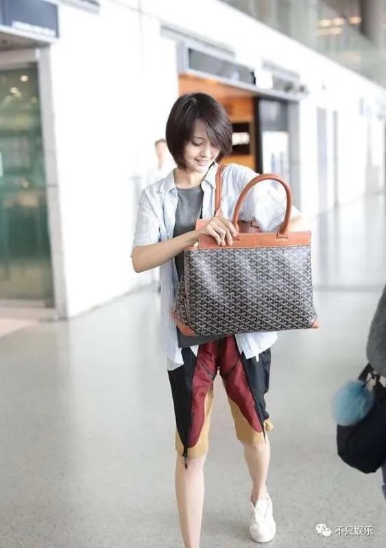 郑爽的嘴巴怎么了？郑爽嘴角边为什么有非常明显的伤疤