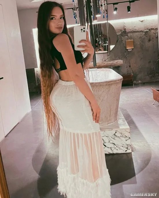 乌克兰正妹晒“露骨”照片走红 另类的福利美照