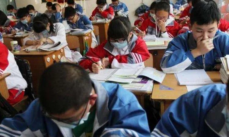 大方县补发教师工资津贴