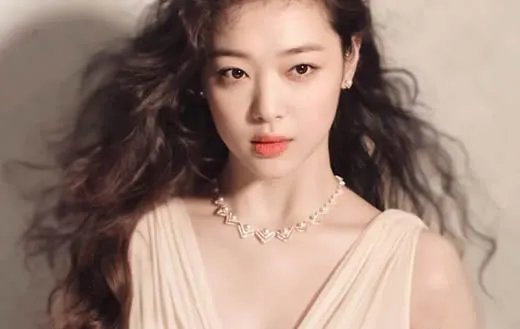 雪莉晒雀斑妆自拍：扮相丑暴这就是有颜任性