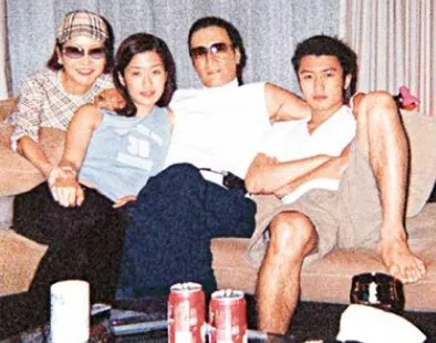 谢贤与前妻狄波拉生了一对优秀的儿女，为什么最后还是以离婚收场？