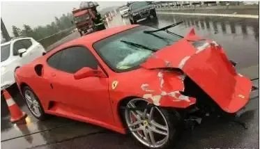 广东法拉利司机追尾骂人被拘，追尾事故会如何划分责任？