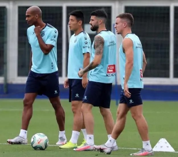 皇马跟西班牙人在中国球迷都那么多，大家都是支持哪边的？