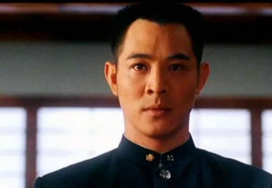 李连杰与利智在拍摄《龙在天涯》时一见钟情，两人为何定下十年之约？