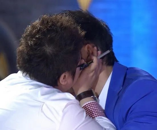 中国梦之声黄晓明韩红如此亲密 究竟有何隐情