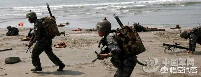 演习时用的空包弹，中弹后为什么会冒烟？