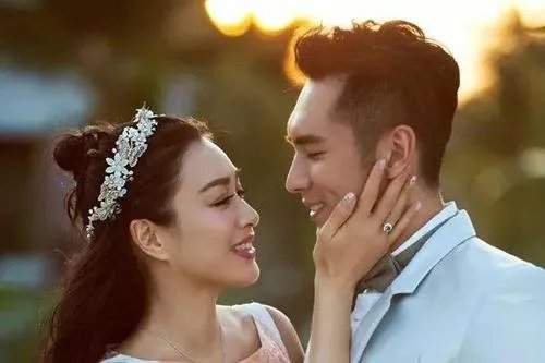 张伦硕颜值担当，为什么和比自己大很多的钟丽缇恋爱？