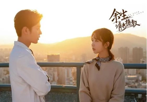 肖战杨紫杀青照曝光 两人甜蜜对视cp感十足