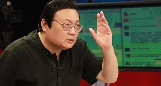 被停播的《老梁观世界》令人惋惜，它停播的原因在哪里？