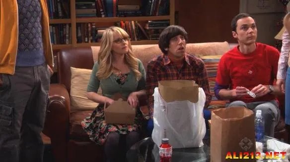 谢耳朵内裤登场 《生活大爆炸》第八季爆笑花絮