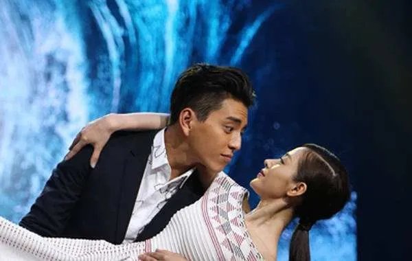 全程举止亲密，网友：太甜了吧!王大陆张天爱疑似新恋情曝光？