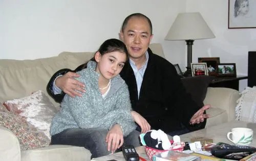 张铁林被曝感染新冠，经纪人辟谣从未离京，又秒删发帖让人忧，你怎么看？