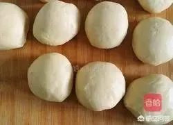 外面有一层薄皮、里面有夹心，然后两边还有肉松的一种面包，是什么面包呢？怎么做比较好吃，特别想吃？