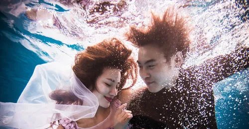 三亚水下婚纱照，三亚水下婚纱摄影