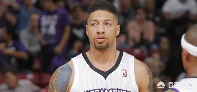 那位连飞机都不敢坐的火箭队旧将罗伊斯-怀特近况如何？是否还在打球？