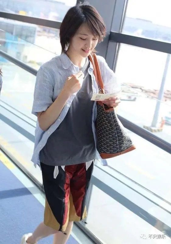 郑爽的嘴巴怎么了？郑爽嘴角边为什么有非常明显的伤疤