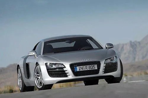 奥迪r8是敞篷的吗？