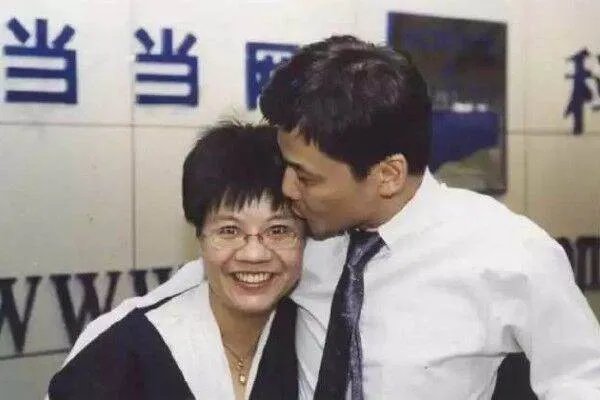 当当网是李国庆夫妇所创，如果李国庆是凤凰男，俞渝当年是什么样的人物？