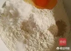 外面有一层薄皮、里面有夹心，然后两边还有肉松的一种面包，是什么面包呢？怎么做比较好吃，特别想吃？