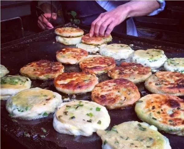 求教上海朋友“阿大葱油饼”究竟如何？