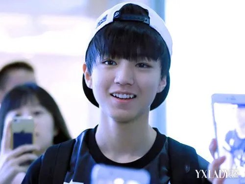 tfboys队长接吻图片令人震惊王俊凯被曝早恋是真是假