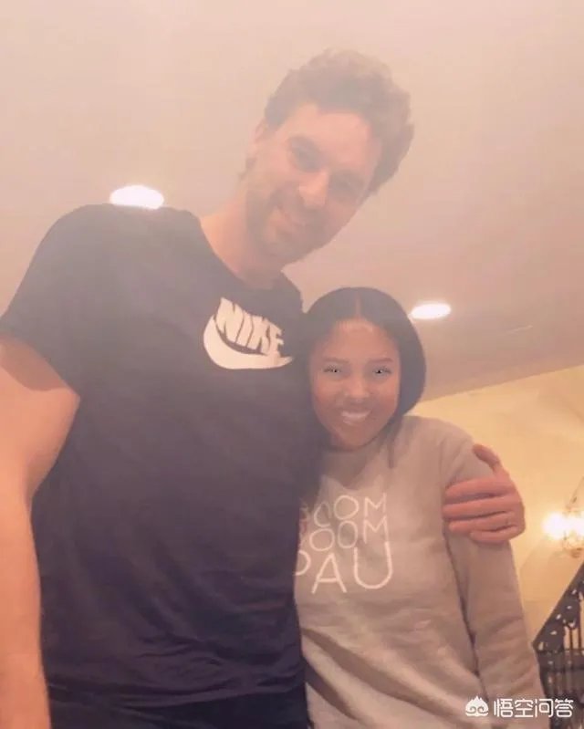 加索尔到瓦妮莎家做客，陪伴科比三女儿，仨女儿都很开心，你咋看？