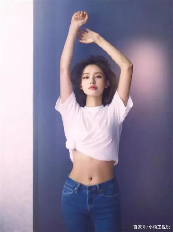 林允的麒麟臂不见了，晒出小蛮腰，你们羡慕吗？