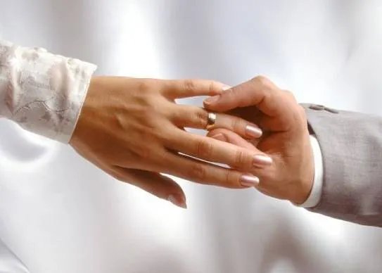 女朋友父母坚决不同意怎么办 两个人不适合结婚表现