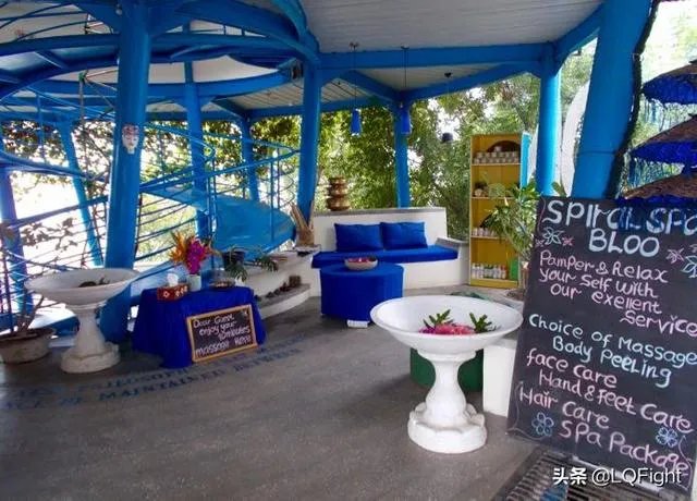 问巴厘岛当地有哪些好的酒店和度假村？