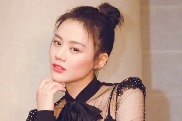 马思纯晒出玩飞盘运动的照片，她的哪些角色让你印象深刻？